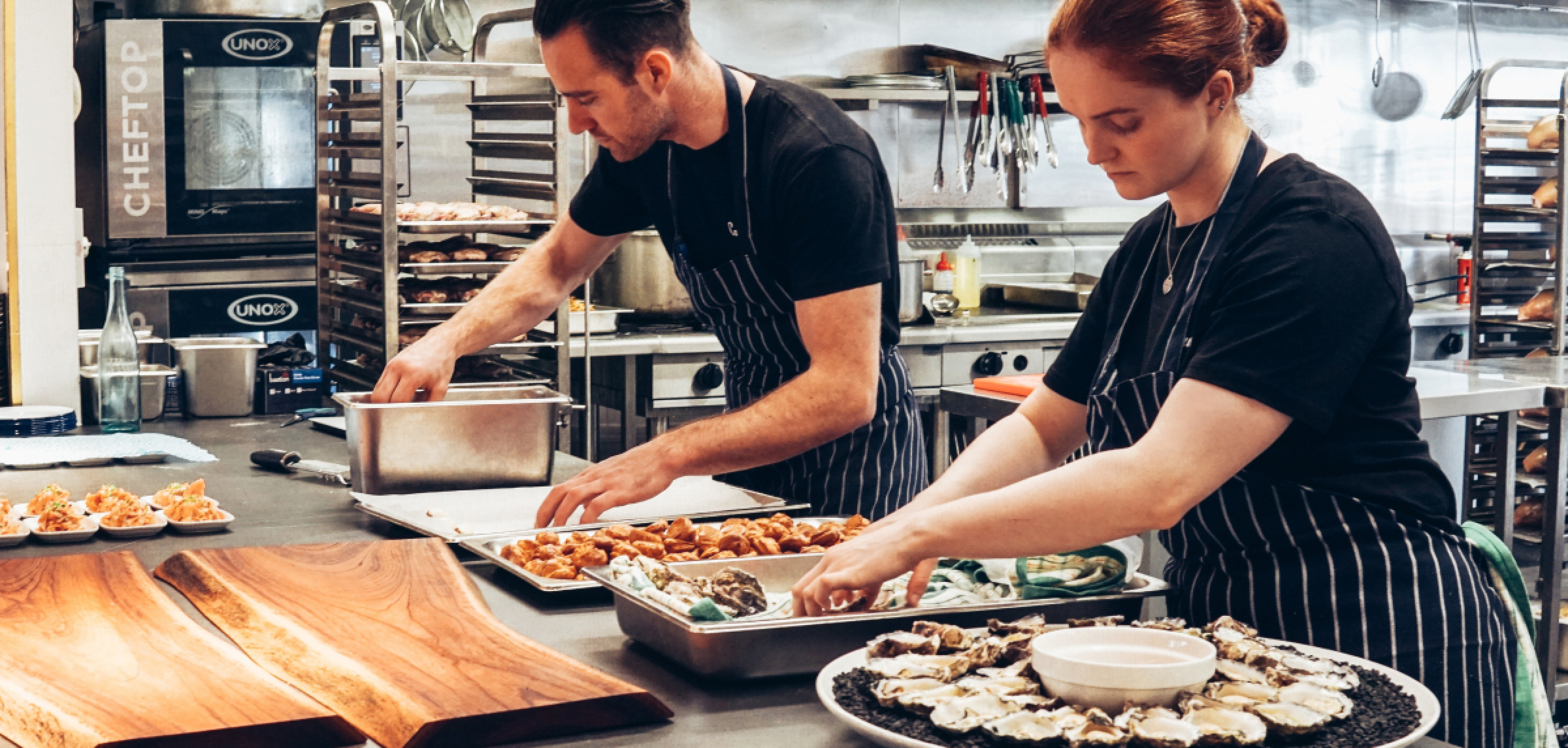 Fotografia de una cocina de un restaurante
