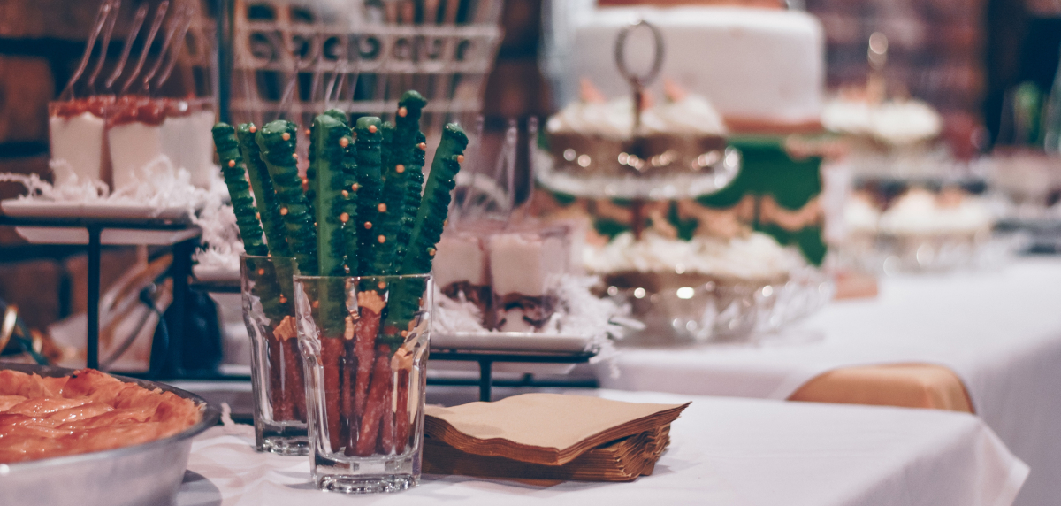 Fotografia de una mesa servida